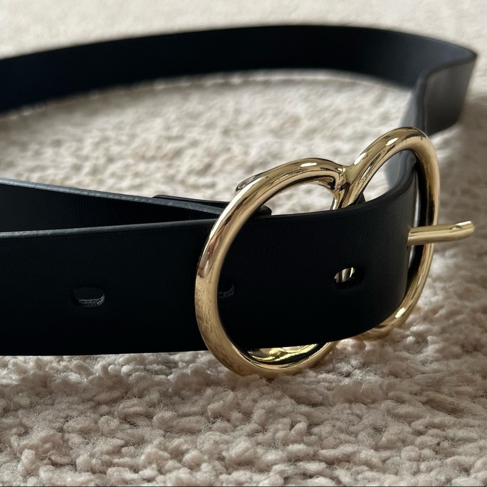 Black belt with golden ring; (size medium)